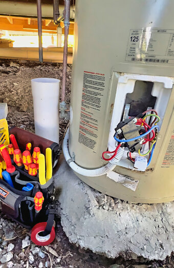 https://hockinghotwater.com.au/uploads/2025/06/electric-hot-water-system-49471.jpg