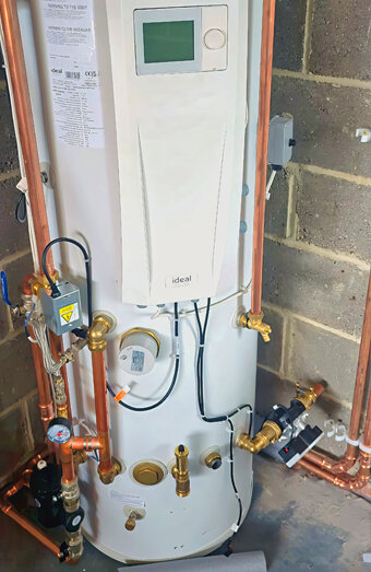 https://hockinghotwater.com.au/uploads/2025/06/gas-hot-water-system-13675.jpg