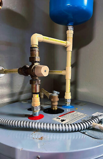 https://hockinghotwater.com.au/uploads/2025/06/gas-hot-water-system-63012.jpg