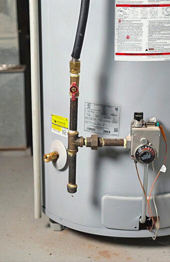 https://hockinghotwater.com.au/uploads/2025/06/gas-hot-water-system-65811.jpg