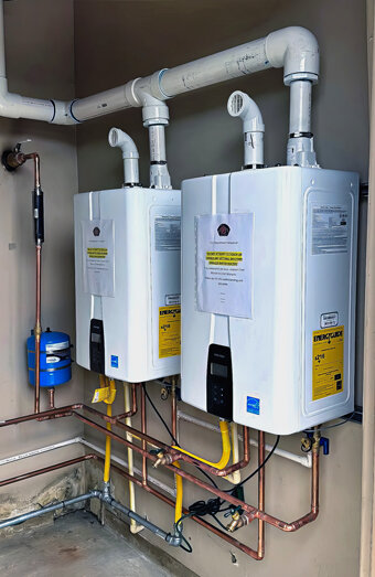 https://hockinghotwater.com.au/uploads/2025/06/hot-water-servicing-52956.jpg