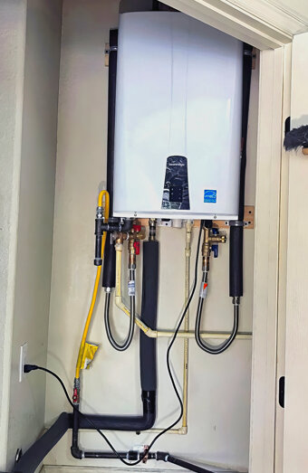 https://hockinghotwater.com.au/uploads/2025/06/instant-hot-water-systems-35536.jpg
