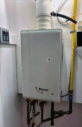 https://hockinghotwater.com.au/uploads/2025/06/thermostatic-water-systems-17709.jpg